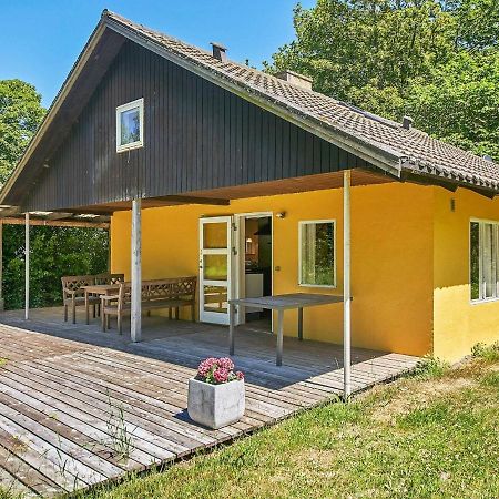 6 Person Holiday Home In AÅkirkeby 部屋 写真