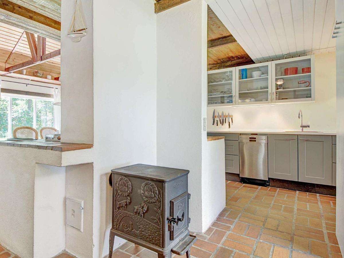 6 Person Holiday Home In AÅkirkeby エクステリア 写真