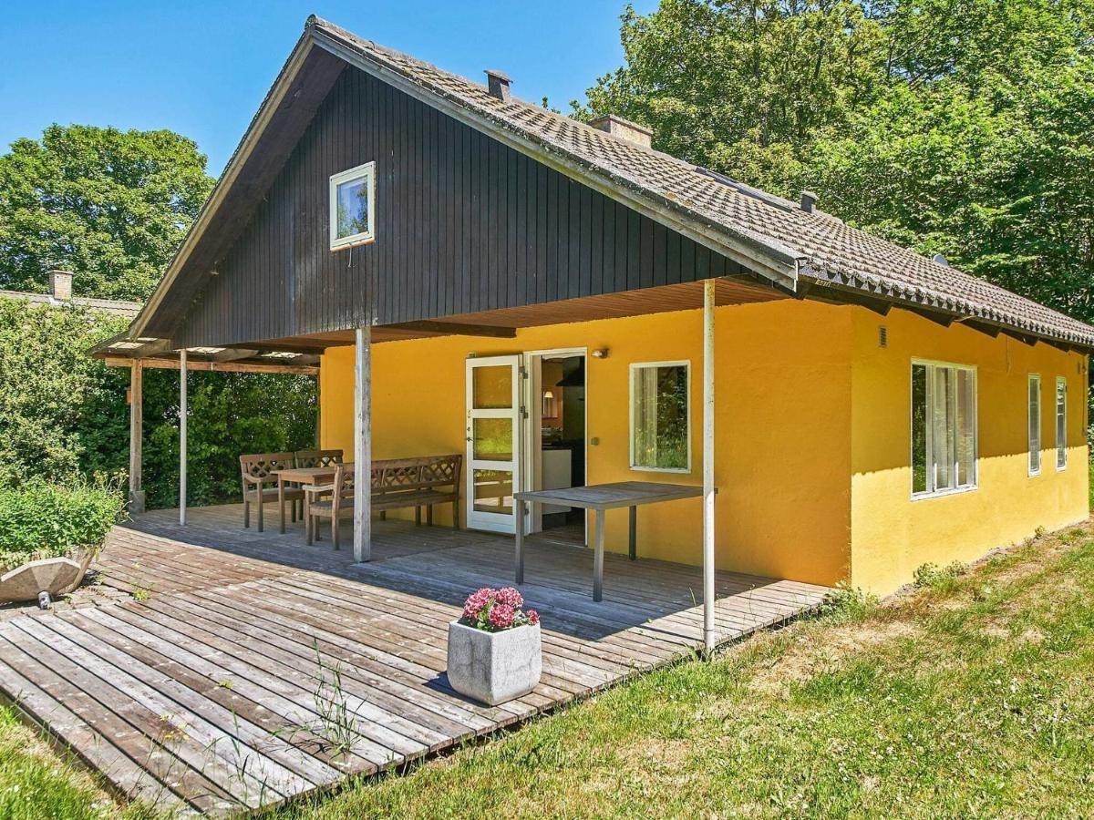 6 Person Holiday Home In AÅkirkeby 部屋 写真