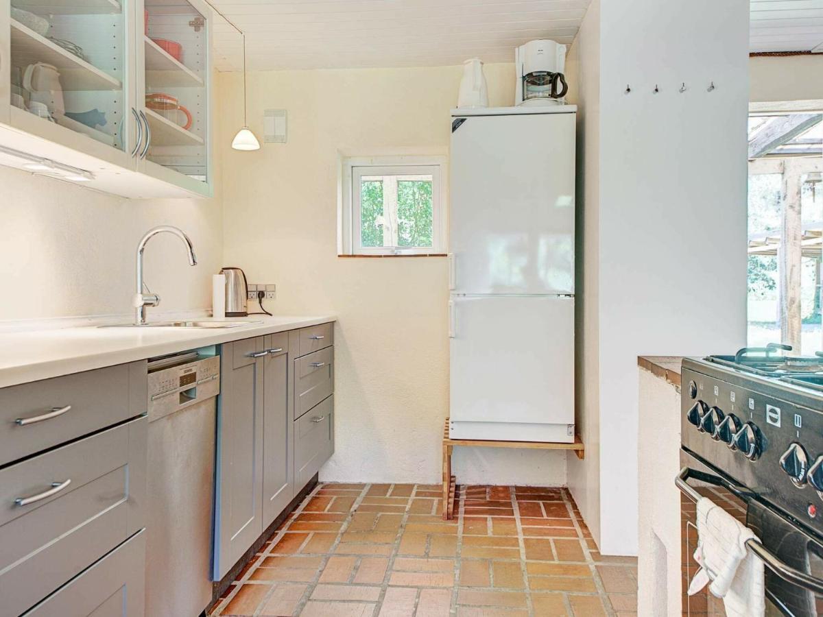 6 Person Holiday Home In AÅkirkeby 部屋 写真