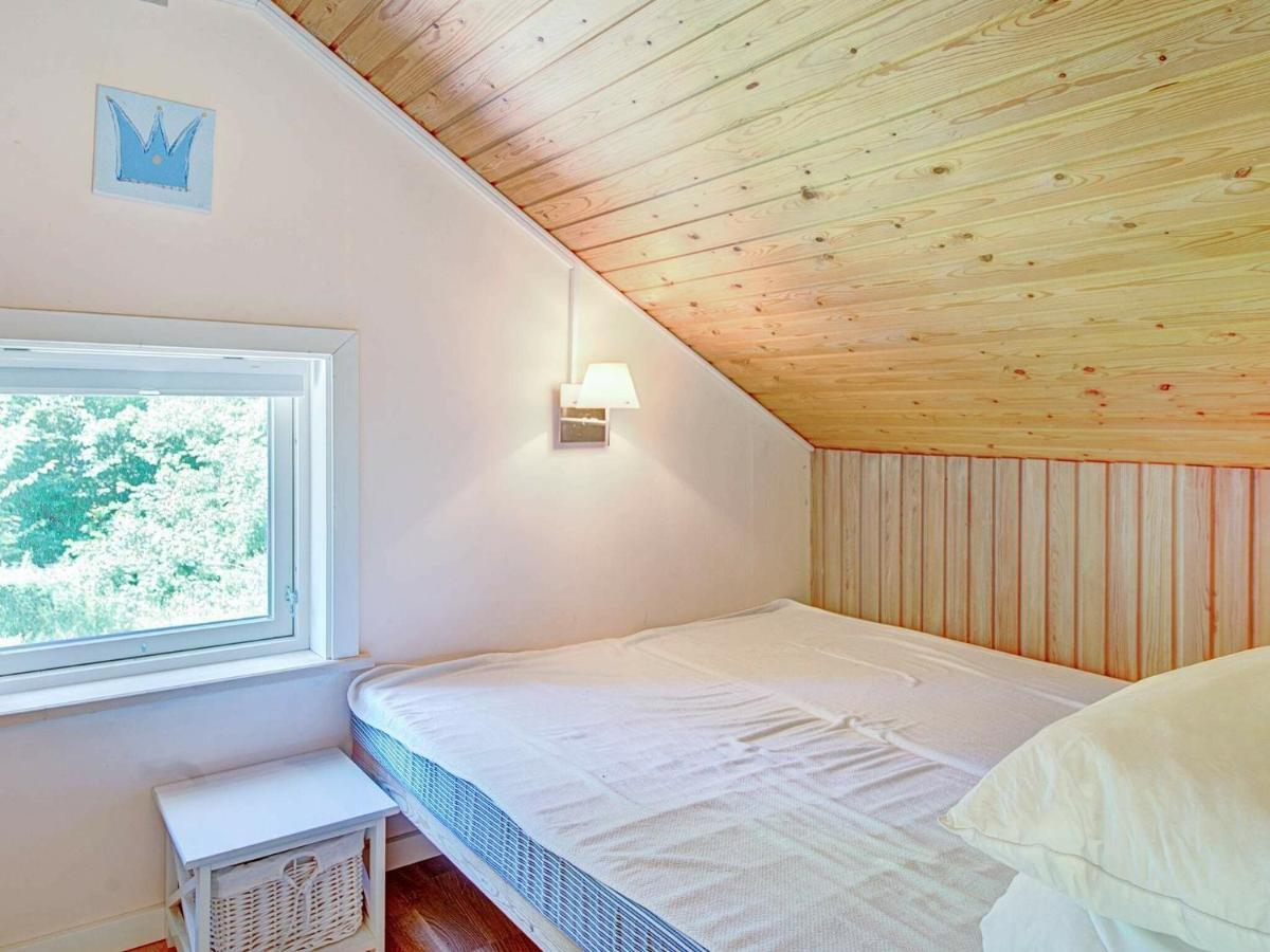 6 Person Holiday Home In AÅkirkeby 部屋 写真