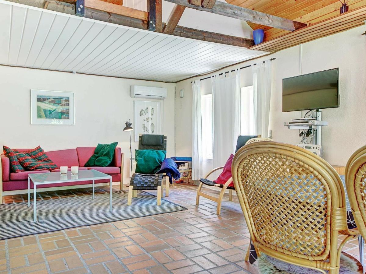 6 Person Holiday Home In AÅkirkeby 部屋 写真