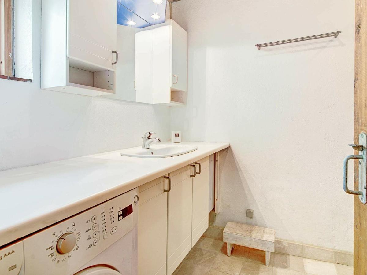 6 Person Holiday Home In AÅkirkeby 部屋 写真