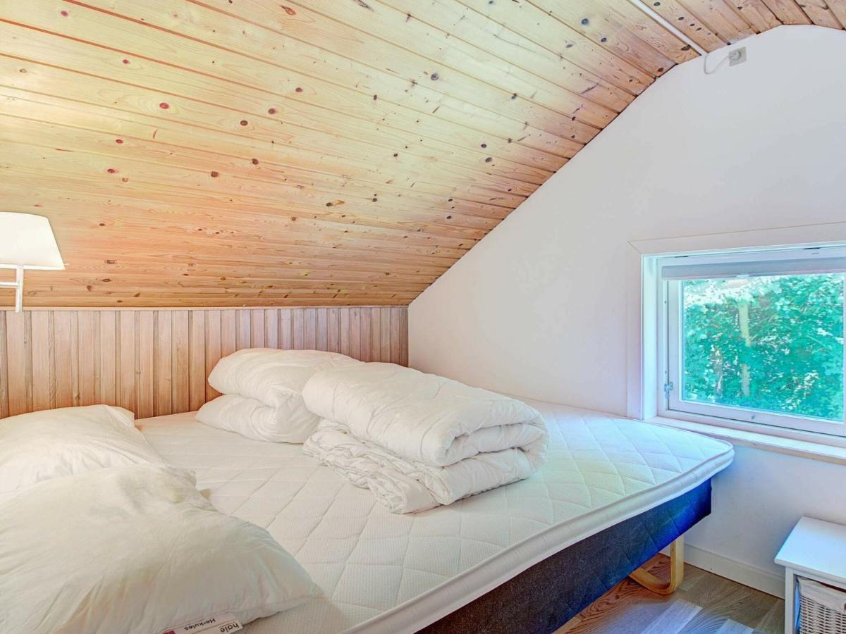6 Person Holiday Home In AÅkirkeby 部屋 写真