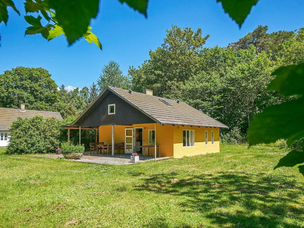 6 Person Holiday Home In AÅkirkeby エクステリア 写真